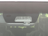【三菱e-Assist】走行中に前方の車両等を認識し、衝突しそうな時は警報とブレーキで衝突回避と被害軽減をアシスト。より安全にドライブをお楽しみいただけます。