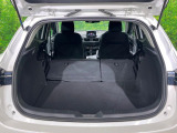 積み下ろしのしやすいデッキにはたっぷりと荷物を積み込んでいただけます。遊びから仕事まで、様々なシーンで頼れます♪