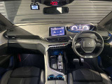 スッキリとまとめられた運転席周りで、運転を楽しくさせる内装です。cockpitです!
