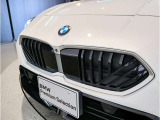 BMWのオートライトは積極的にライトをつけることにより、自車の存在を周囲に向けアピールいたします。それは安全性への配慮でもあります。