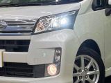 【LEDヘッドライト】悪天候や夜間走行時も良好な視界を確保し安心して運転できる高輝度LEDヘッドライトを装備!点灯速度が早く、消費電力も抑えられています。