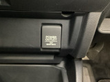 アクセサリーソケットはUSBのアダプターなどをつければ、スマホの充電にも使えます。