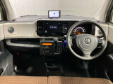 運転席からの視界が左右に広く隅々まではっきりと見渡せます。車の前端も把握しやすく安心して運転できます!