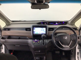【前方視界】開放的な前方視界!運転がしやすく疲れにくいです♪窓が大きく、見通しがとっても良いおクルマですよ♪