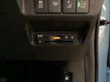 ハンドルの右下にETCがついています。高速道路の料金所の通過も楽々です!。 カードの取り出しもしやすい場所についています。