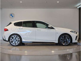 ご納車後も全国約200拠店のBMW正規ディーラーサービス工場にて保証対応いたします。お近くのBMW正規ディーラーをご案内の上、アフターメンテナンスをお受け頂けますので、安心してお乗りいただけます!!
