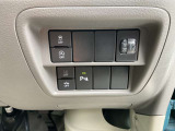 運転席のハンドル右奥側にまとめられたスイッチ群。一目で分かりやすく操作しやすいです。
