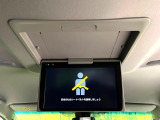 【フリップダウンモニター】大画面モニターで後席でもエンタメをお楽しみいただけます。小さなお子様にも大人気の装備です♪