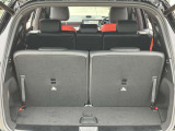 ゆったりとしたトランクルームでございます。たくさんのお荷物の車載が可能でございます。
