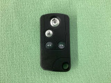 スマートキー付きですからドアロックの開閉およびエンジンスタートが楽々です。電動スライドドアの開け閉めもボタンで操作できます。
