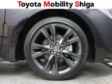 デザイン性のあるトヨタ純正アルミホイールです。車との一体感があります。