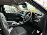 運転席は足元広々です。リラックスして運転できますね。