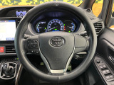 【純正革巻きステアリング】上質な革を使用することで、手にしっかり馴染みとても運転しやすいハンドルです♪