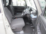 運転席側のドアは広く開くので乗り降りしやすいです!