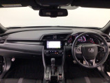 【前方視界】開放的な前方視界!運転がしやすく疲れにくいです♪窓が大きく、見通しがとっても良いおクルマですよ♪