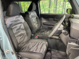 運転席まわりには十分なスペースがあり、大柄な方でもゆったり運転していただける環境です。