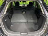 積み下ろしのしやすいデッキにはたっぷりと荷物を積み込んでいただけます。遊びから仕事まで、様々なシーンで頼れます♪