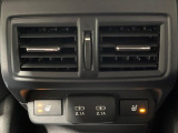 【前席+後席シートヒーター】寒い日に重宝するシートヒーターを後席にも装備!エアコンより早く温まってくれるので寒がりの人も安心ですね♪エアコンの温風は乾燥するから苦手、という方にもをおすすめです。