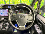 【純正革巻きステアリング】上質な革を使用することで、手にしっかり馴染みとても運転しやすいハンドルです♪