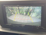 【バックカメラ】駐車時に後方がリアルタイム映像で確認できます。大型商業施設や立体駐車場での駐車時や、夜間のバック時に大活躍!運転スキルに関わらず、今や必須となった装備のひとつです!