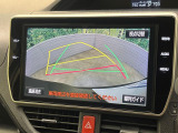 【バックカメラ】駐車時に後方がリアルタイム映像で確認できます。大型商業施設や立体駐車場での駐車時や、夜間のバック時に大活躍!運転スキルに関わらず、今や必須となった装備のひとつです!