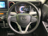 インテリアに合わせたデザインのステアリングは、運転される方のことも考え、運転しやすい形状、大きさです。是非一度、実際に触ってお確かめください。
