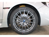 タイヤサイズは245/40R18!