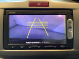バックでの車庫入れも安心です! リアカメラが付いているバックモニター付のナビを装備しております。操作線もついており距離感も画面から確認できます。