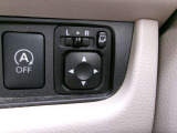 電動格納式ミラーなので、対向車などとのすれ違い時にも便利です。また、ドアロック連動の自動格納ドアミラーとなっております。