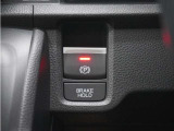 電子制御パーキングブレーキ搭載で指一本で簡単に操作することができます。さらに停車中に、ブレーキペダルを踏み続けなくても、自動的にブレーキを保持する機能である、オートマチックブレーキホールド付きです。