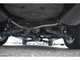車両後方からの下回りです。マフラー防錆塗装や下回り防錆施工等も可能でございます。