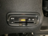 ハンドルの左下にETCがついています。高速道路の料金所の通過も楽々です!。 カードの取り出しもしやすい場所についています。