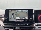 車を空から見たような映像が映る、アラウンドビューモニターで車両周辺の安全確認も一目でできます!小さなお子様や障害物も確認できるので、運転のし易さだけではなく事故防止にも役立ちます♪
