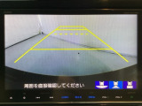 バックでの車庫入れも安心です! リアカメラが付いているバックモニター付のナビを装備しております。操作線もついており距離感も画面から確認できます。