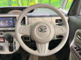 インテリアに合わせたデザインのステアリングは、運転される方のことも考え、運転しやすい形状、大きさです。是非一度、実際に触ってお確かめください。
