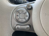 ステアリングスイッチ付いてます。(左側のみ)ハンドルから手を離すことなくオーディオ操作等できます。