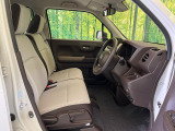運転席シート廻りは使用感も少なく、良好な状態となっています。前オーナー様が丁寧に使っていたことがよくわかりますね。