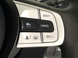 【アダプティブ・クルーズ・コントロール】予め設定した車速内でクルマが自動的に加減速。 前走車との適切な車間距離を維持しながら追従走行し、高速道路でのドライバーの疲労を軽減してくれる嬉しい機能付♪
