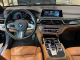 BMWの操作パネルは使いやすさを追求し日常生活で必要なボタン&スイッチを使えるようにした構造となっております。購入時から沢山触って体感してください。