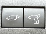 【パワーバックドア】スマートキーや運転席のボタンを押すだけでリアゲートが自動で開閉します!荷物を持っている時や、高い位置にあるバックドアを閉める際に便利な機能です♪
