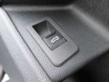 電動リアゲート装備です。バンパー下でのキックスイッチも装備されております。