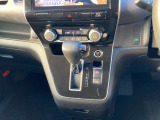 インパネにシフトレバーが付いてて操作もし易いです!