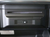 車内でCD DVDのメディアが楽しめます。