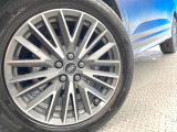 ●純正19インチアルミホイール:輸入車ならではの卓越した走りを支えるホイールと足回りです!日本車の走りに慣れている方にもぜひ体感して頂きたいほど、高いレベルでまとまっています!