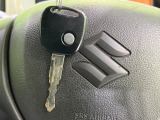 【キーレス】少し離れた場所からでもボタン一つでドアの開錠・施錠ができるのでとっても便利!ドアの鍵穴周りに傷をつけることもありません♪