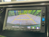【バックカメラ】駐車時に後方がリアルタイム映像で確認できます。大型商業施設や立体駐車場での駐車時や、夜間のバック時に大活躍!運転スキルに関わらず、今や必須となった装備のひとつです!