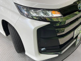 【LEDヘッドライト】悪天候や夜間走行時も良好な視界を確保し安心して運転できる高輝度LEDヘッドライトを装備!点灯速度が早く、消費電力も抑えられています。