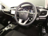 【運転席まわり】・・・ハンドルやシートなども隅々までクリーニング済み。キレイな車内でドライブがより一層快適にお楽しみいただけると思います。