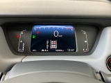 ホンダセンシング装着車となっております。衝突軽減ブレーキ、誤発進抑制機能、歩行者事故低減ステアリング、路外逸脱抑制機能、アダプティブクルーズコントロール、車線維持支援システム他、8つの機能で幅広く支援