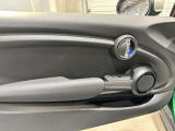 MINIを熟知したメカニックによる100項目の点検・整備を行います。不具合箇所、交換時期に達している部品に関しましては、全て弊社負担で交換してからのご納車となります。